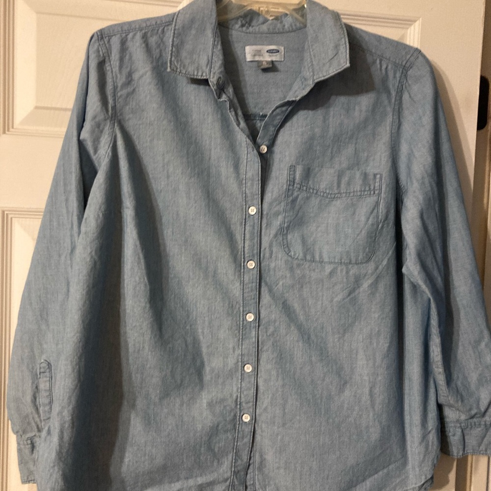 Old Navy Denim Shirt. Size XL. Long sleeves